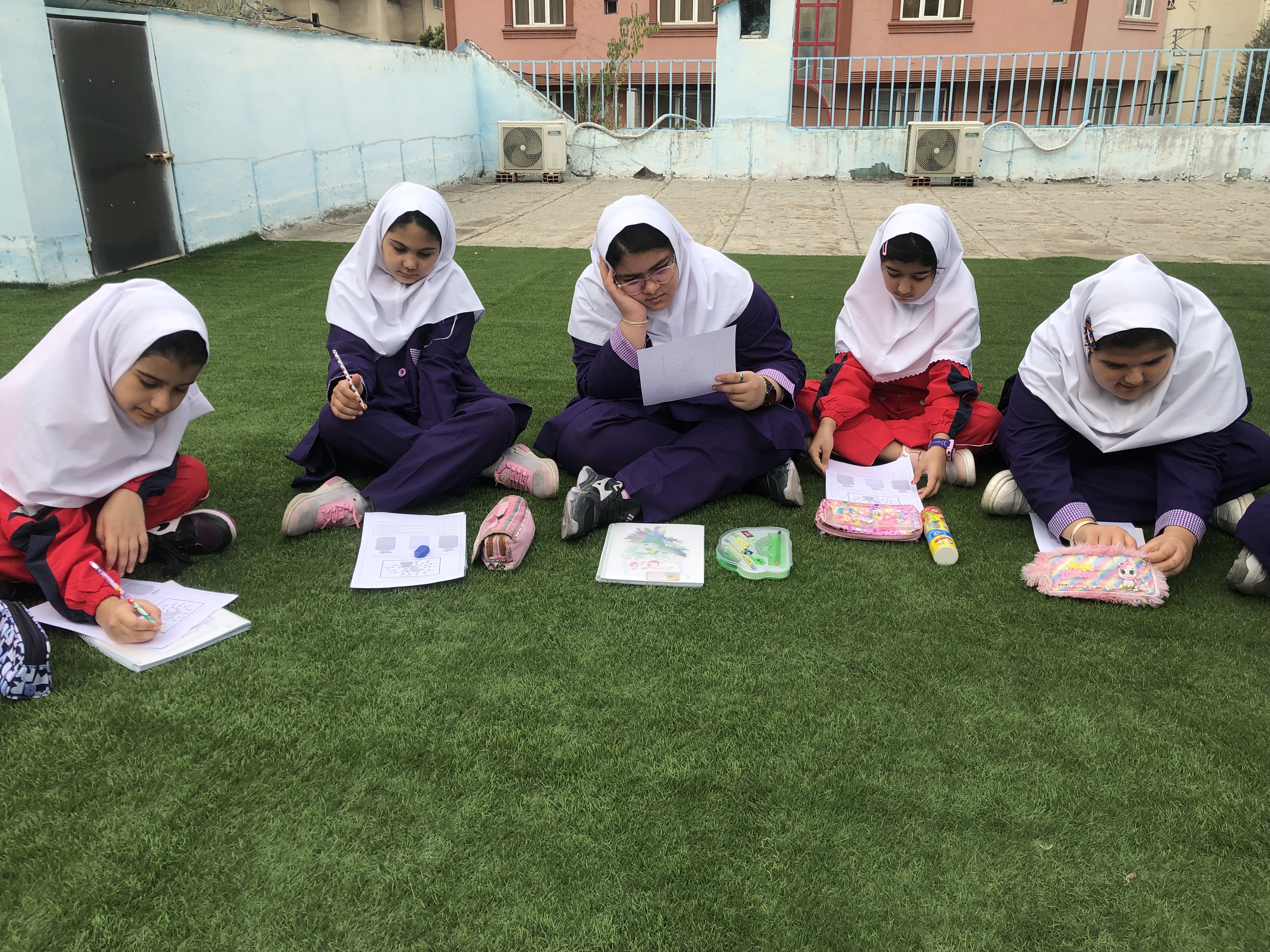 تدریس درس فارسی در فضای آزاد