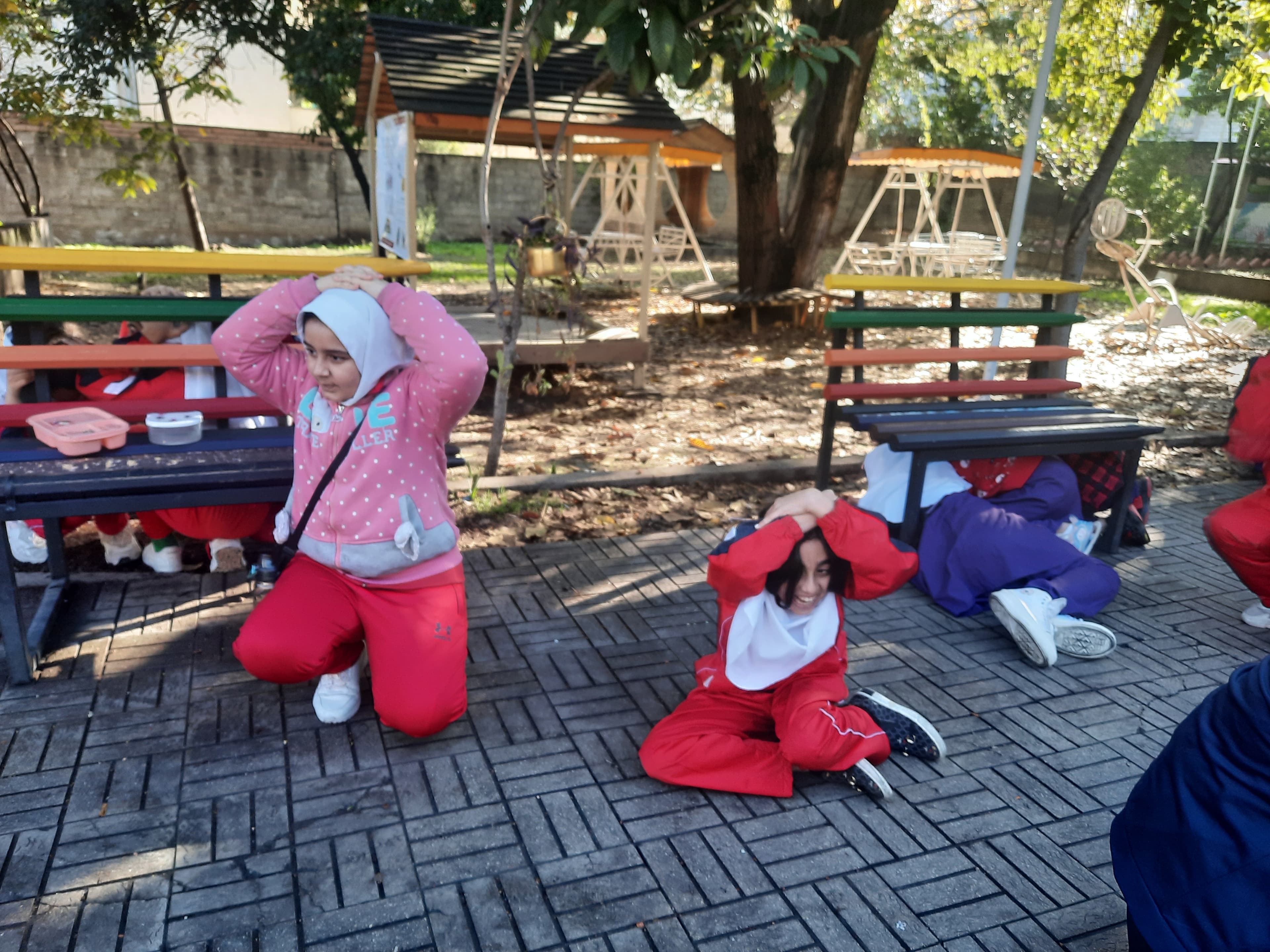 مانور زلزله در مدرسه